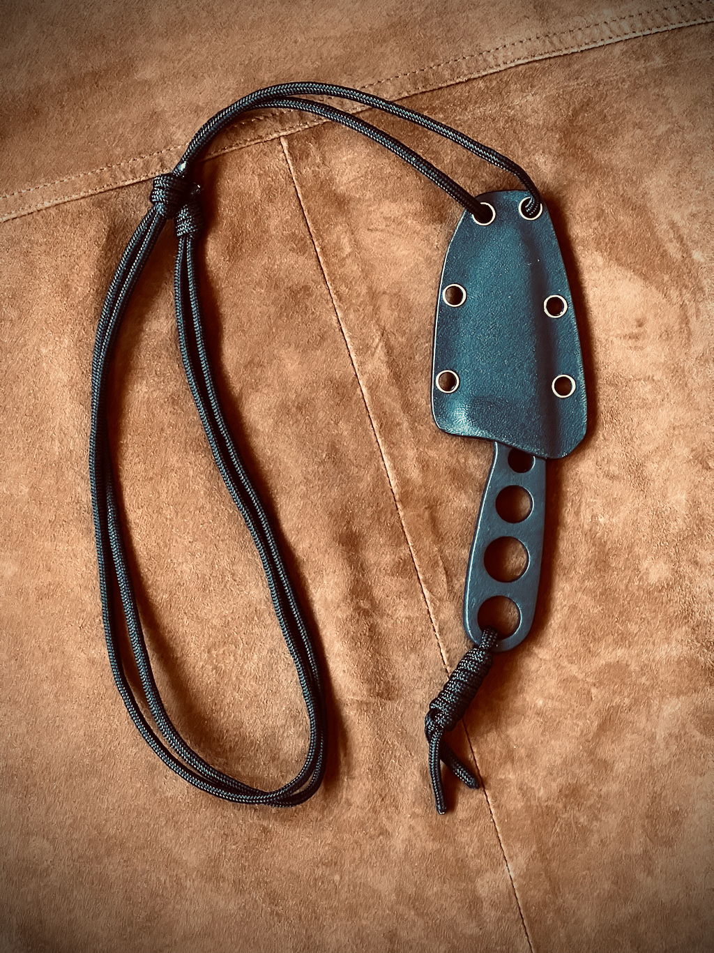 Neck Kinfe modelo Izula 2 (Carbono) - Imagem 4