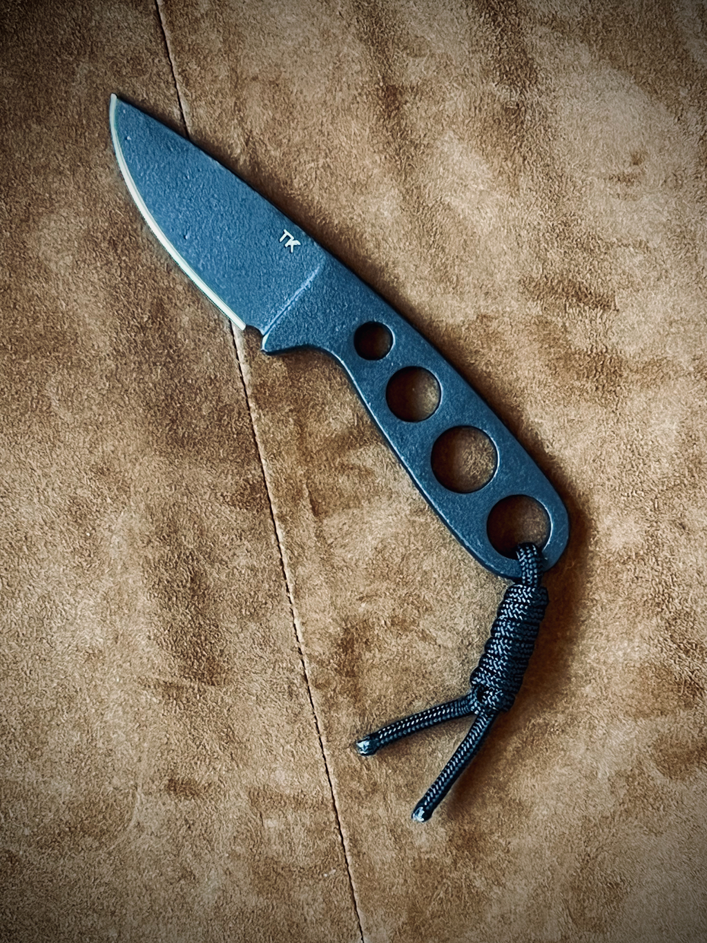 Neck Kinfe modelo Izula 2 (Carbono)